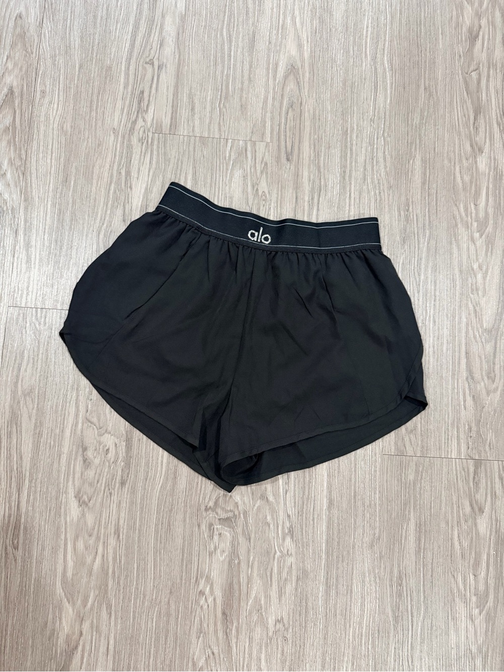 ALO Yoga Black Women's Athletic Running Shorts with Logo Waistband